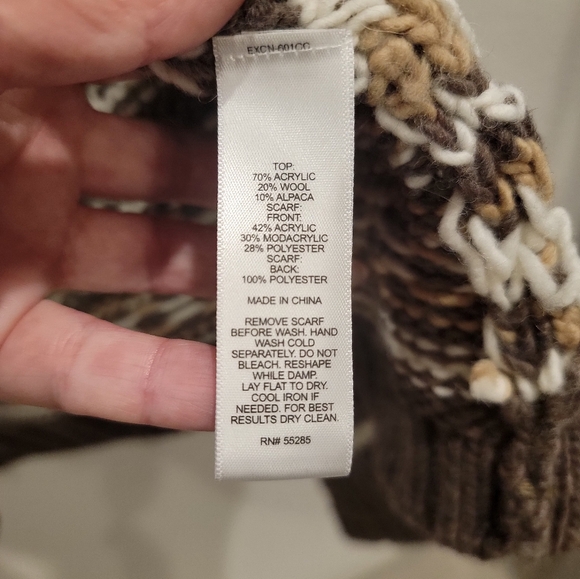 EXPRESS Sweater w/faux fur collar Circa 2012 - Picture 8 of 9